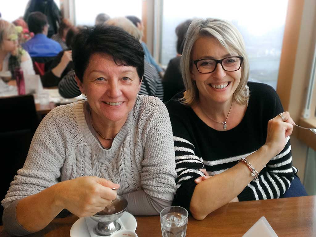MUDr. Anna Uglajová a sestra Jana Kaňková MUDr. Anna Uglajová a sestra Jana Kaňková